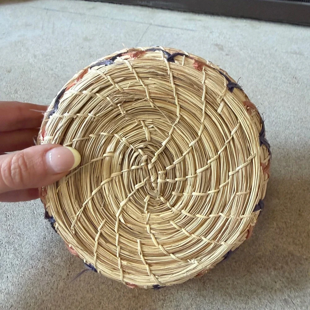 Vintage Straw Trinket Box Woven Raffia Floral Lidded Basket Boho Jewelry Holder